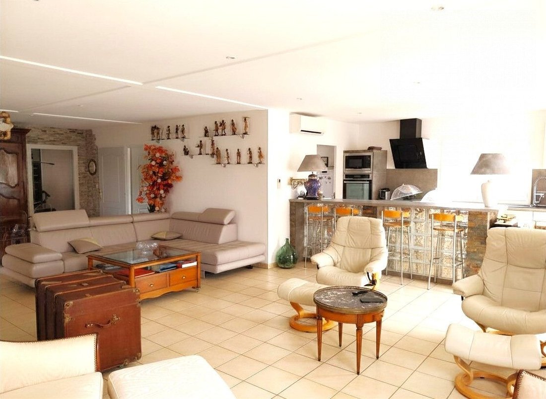 Villa in Centre Ville, Clermont-l'Hérault, France 4 - 18151454