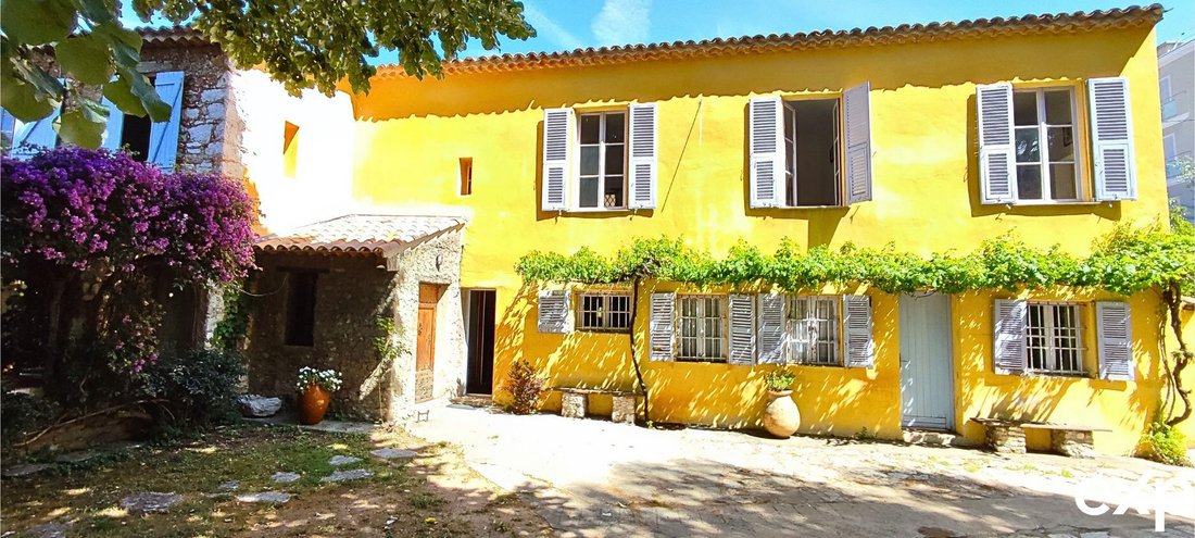Country House in Saint-Laurent-du-Var, Provence-Alpes-Côte d'Azur, France 1 - 17468744