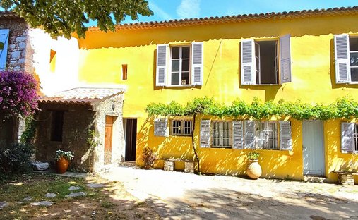Country House in Saint-Laurent-du-Var, Provence-Alpes-Côte d'Azur, France 1