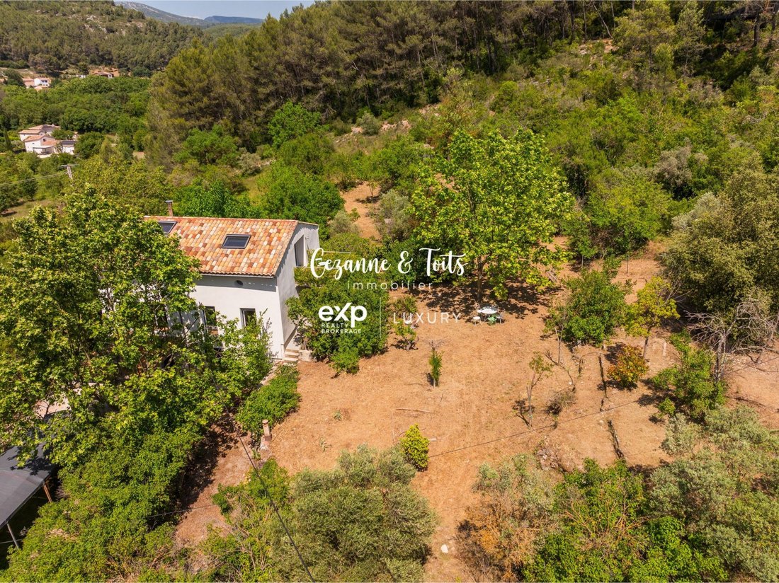 House in Saint-Zacharie, Provence-Alpes-Côte d'Azur, France 1 - 18489464