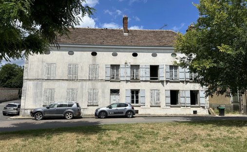 House in Fontainebleau, Ile-de-France, France 1