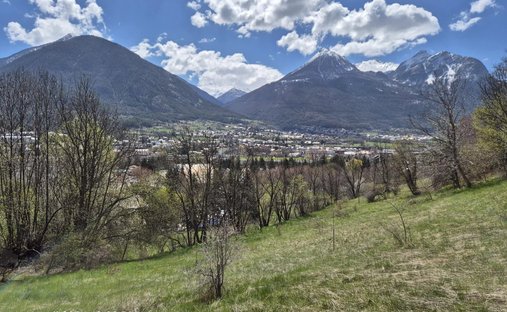Land in Briançon, Provence-Alpes-Côte d'Azur, France 1