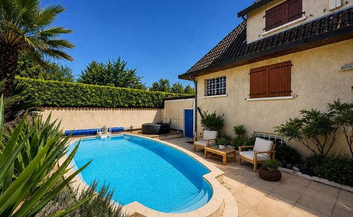 House in Mi Plaine-Manissieux-Village, Saint-Priest, France 1