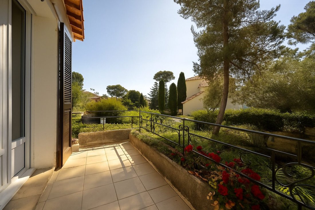 Villa in Les Cougoulins-Rastines, Antibes, France 4 - 17868924