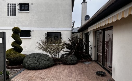 House in Ormesson-sur-Marne, Ile-de-France, France 1