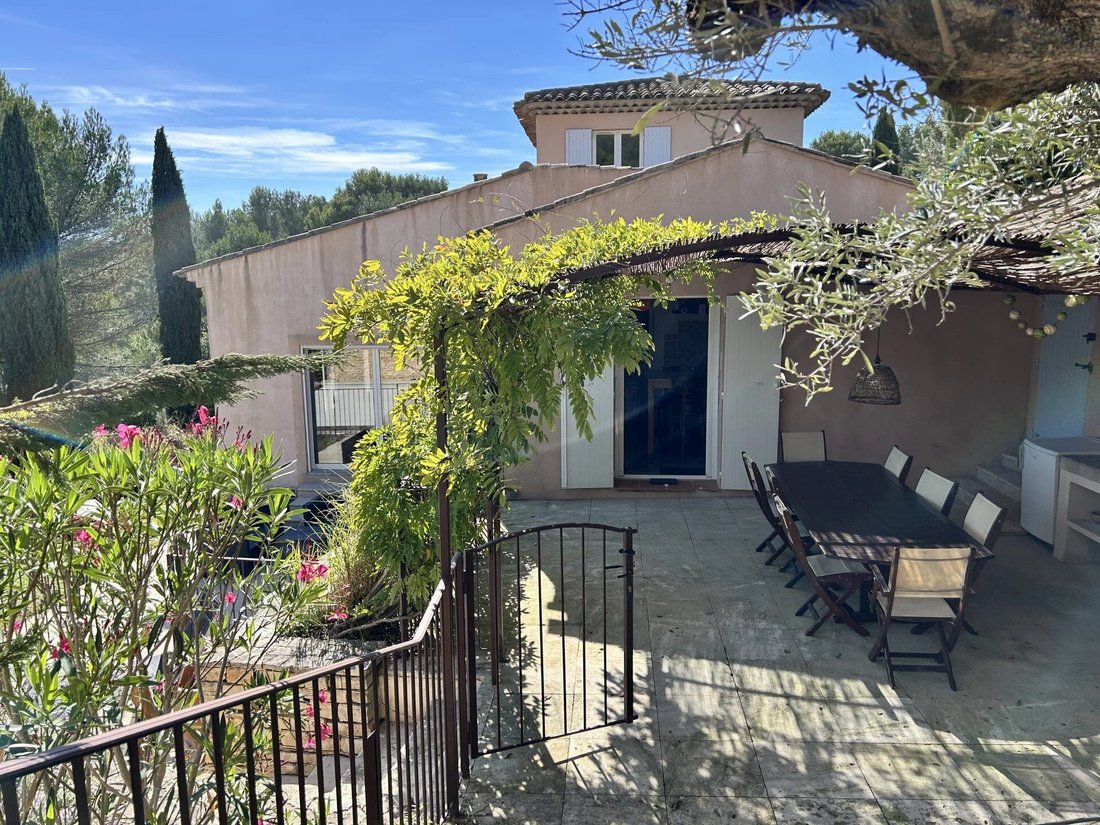 Villa in Mallemort, Provence-Alpes-Côte d'Azur, France 1 - 16822736