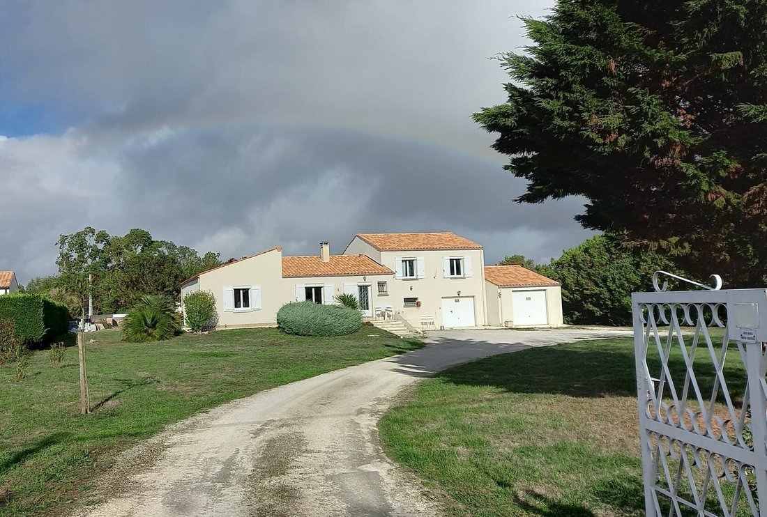 House in Yves, Nouvelle-Aquitaine, France 2 - 18151462