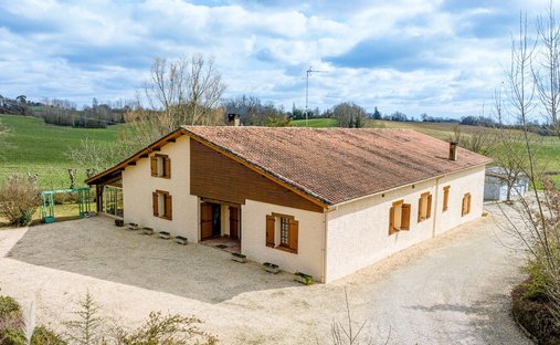 House in Saint-Pardoux-Isaac, Nouvelle-Aquitaine, France 1