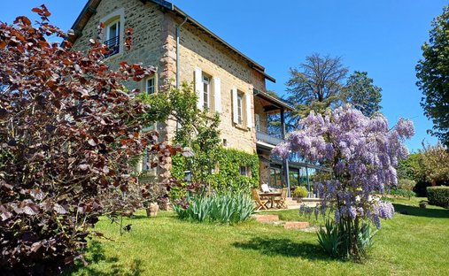House in Saint-Martin-en-Haut, Auvergne-Rhône-Alpes, France 1