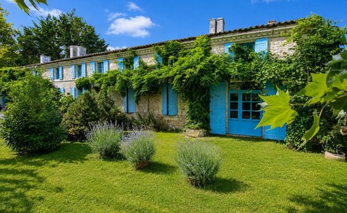 House in Nancras, Nouvelle-Aquitaine, France 1