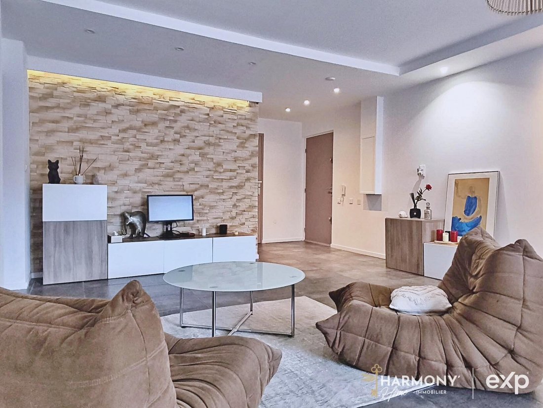 Apartment in Vieille Chapelle, 8e Arrondissement, Marseille 4 - 17868992