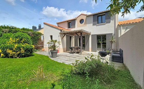 House in Nantes Erdre, Nantes, France 1