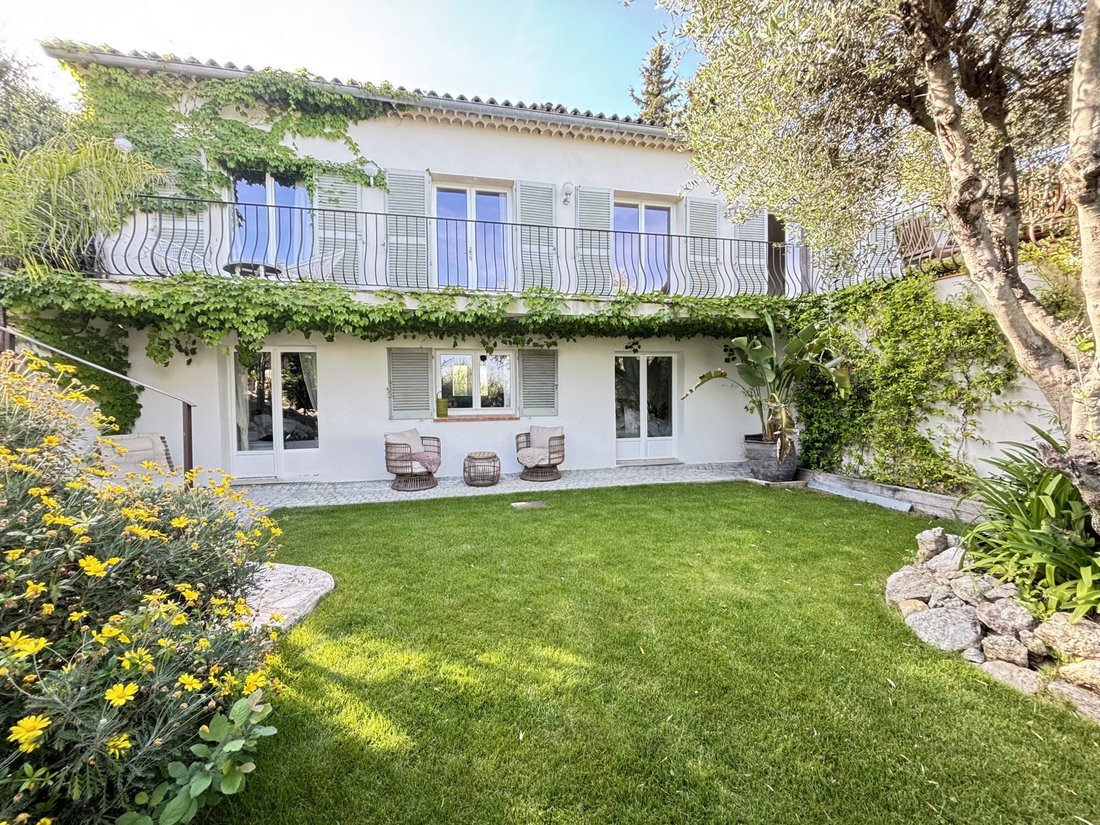 House in Grasse, Provence-Alpes-Côte d'Azur, France 4 - 17893326