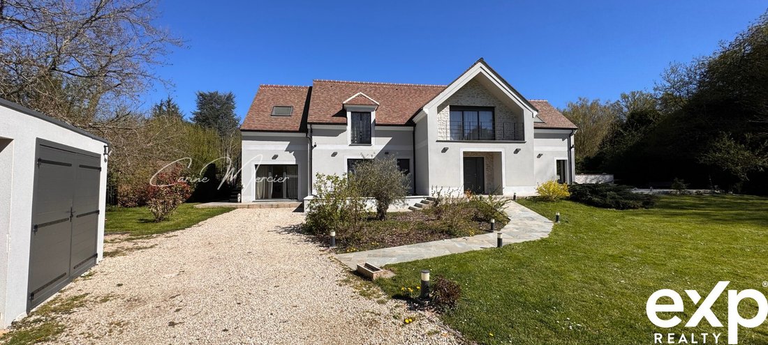 House in Saint-Remy-l'Honore, Ile-de-France, France 1 - 17776449