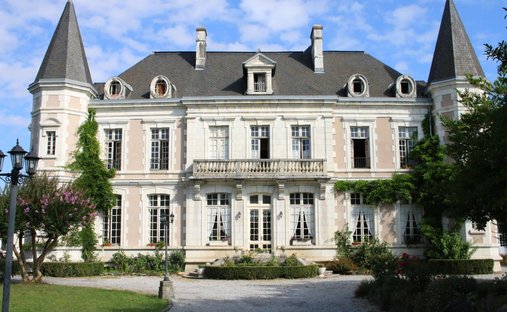 Chateau in Navarrenx, Nouvelle-Aquitaine, France 1