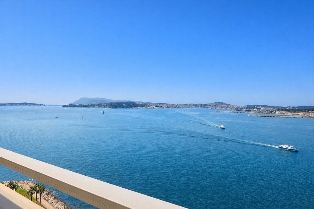 Apartment in Aguillon, Toulon, France 1 - 18276646