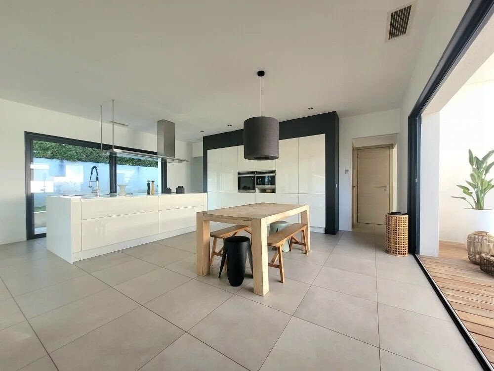 Villa in Nord, Saint-Jean-de-Vedas, France 4 - 16822595