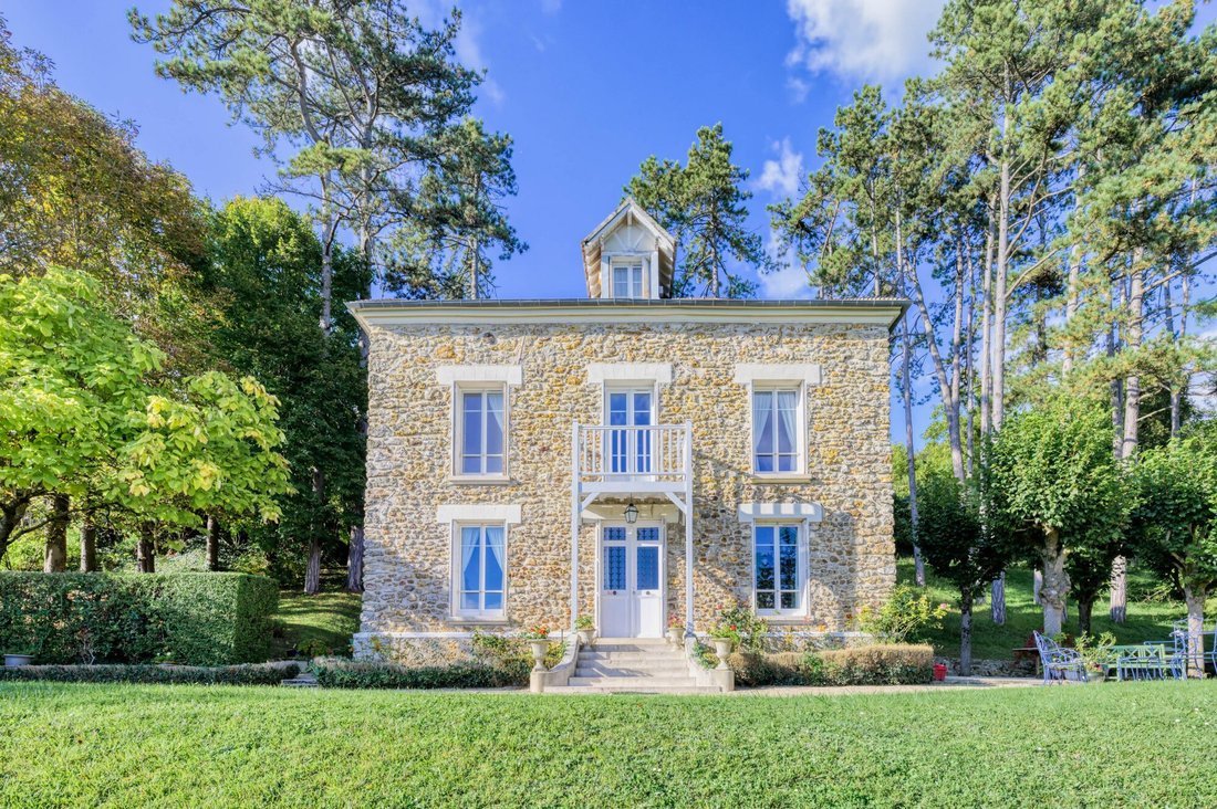 House in Sainte-Aulde, Ile-de-France, France 1 - 16847260