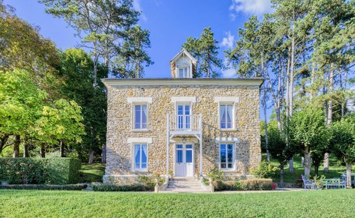 House in Sainte-Aulde, Ile-de-France, France 1