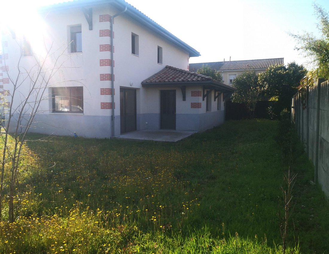 House in Villenave-d'Ornon, Nouvelle-Aquitaine, France 1 - 17489411