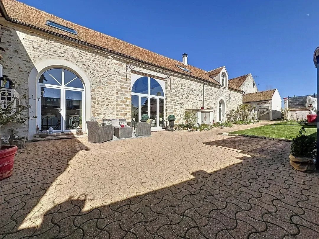 House in La Grande-Paroisse, Ile-de-France, France 1 - 16834424
