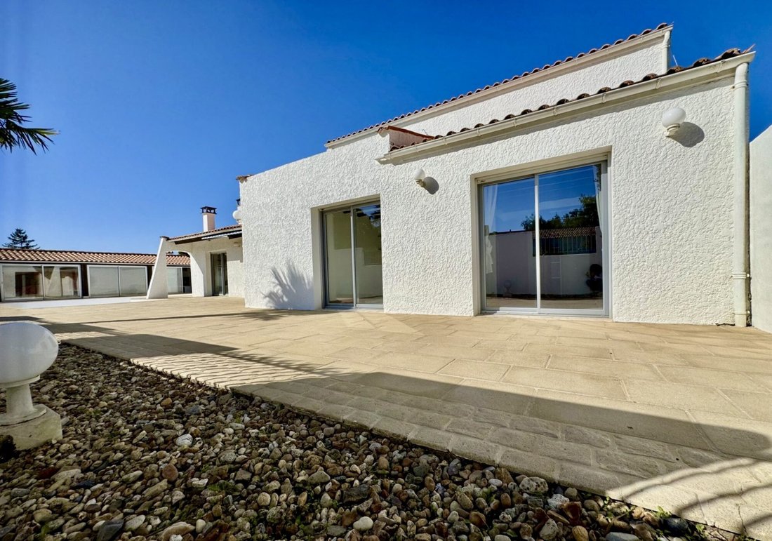 Villa in Breuillet, Nouvelle-Aquitaine, France 4 - 16967703