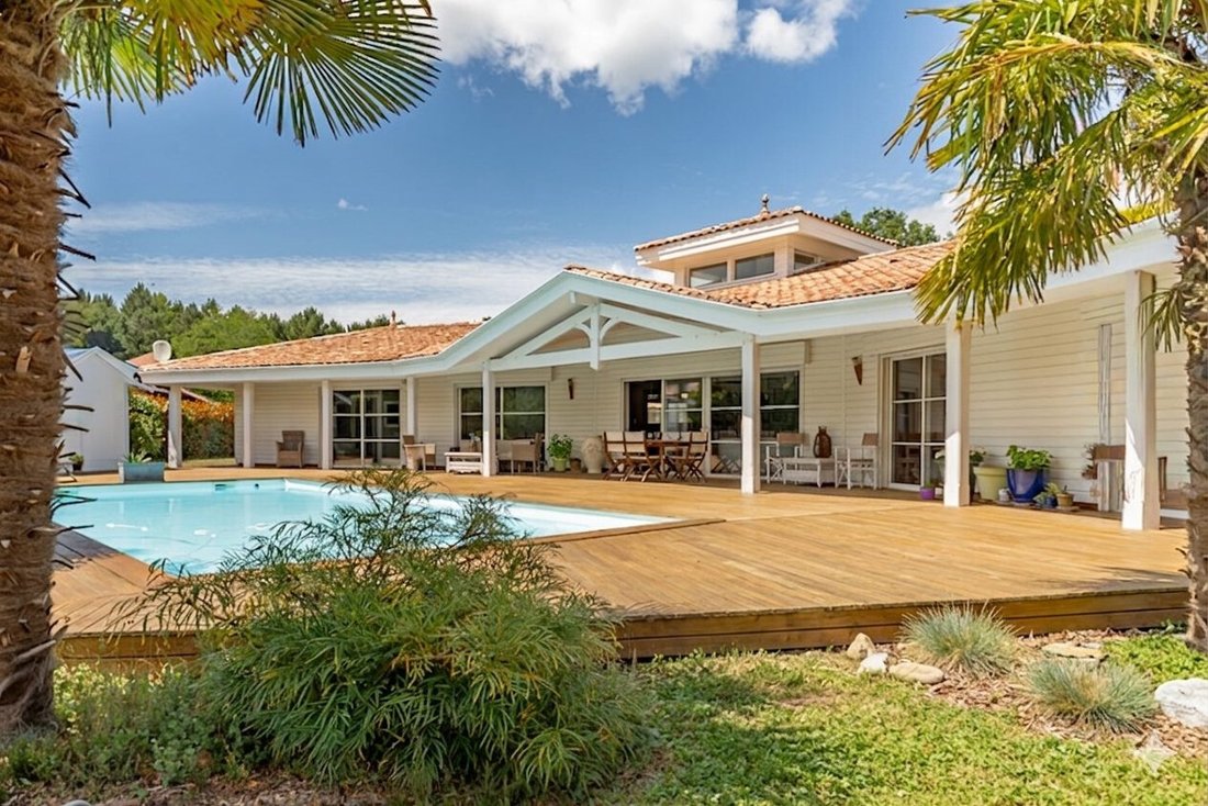 Villa in Salles, Nouvelle-Aquitaine, France 1 - 18247256