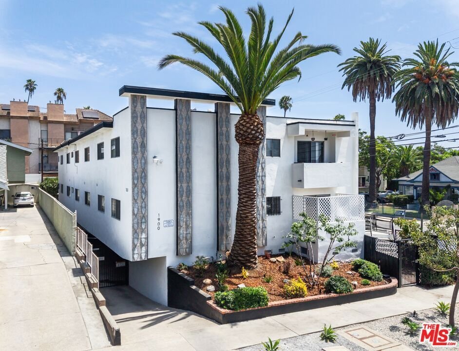 Los Angeles, California, United States 3 - 18545148