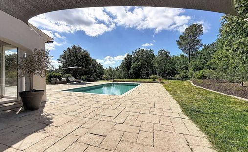 Villa in Saint-Paul-en-Forêt, Provence-Alpes-Côte d'Azur, France 1