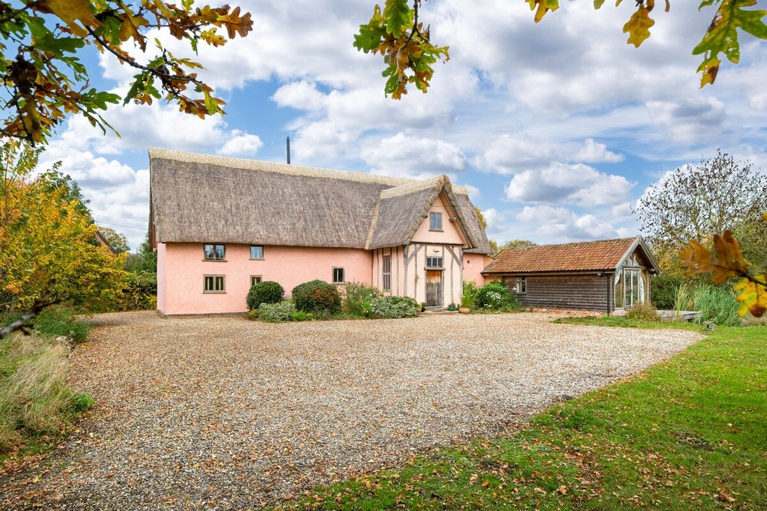 Denham, England 1 - 18545779