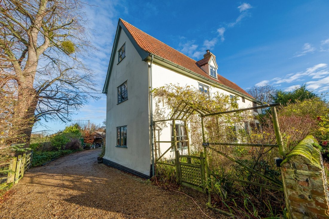 Farm Ranch in Gislingham, England 2 - 18545486