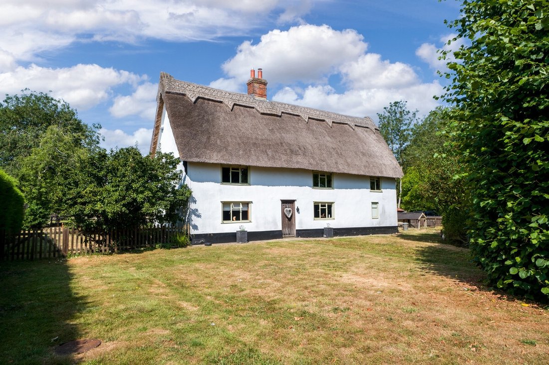 Farm Ranch in Denham, England 3 - 18545832