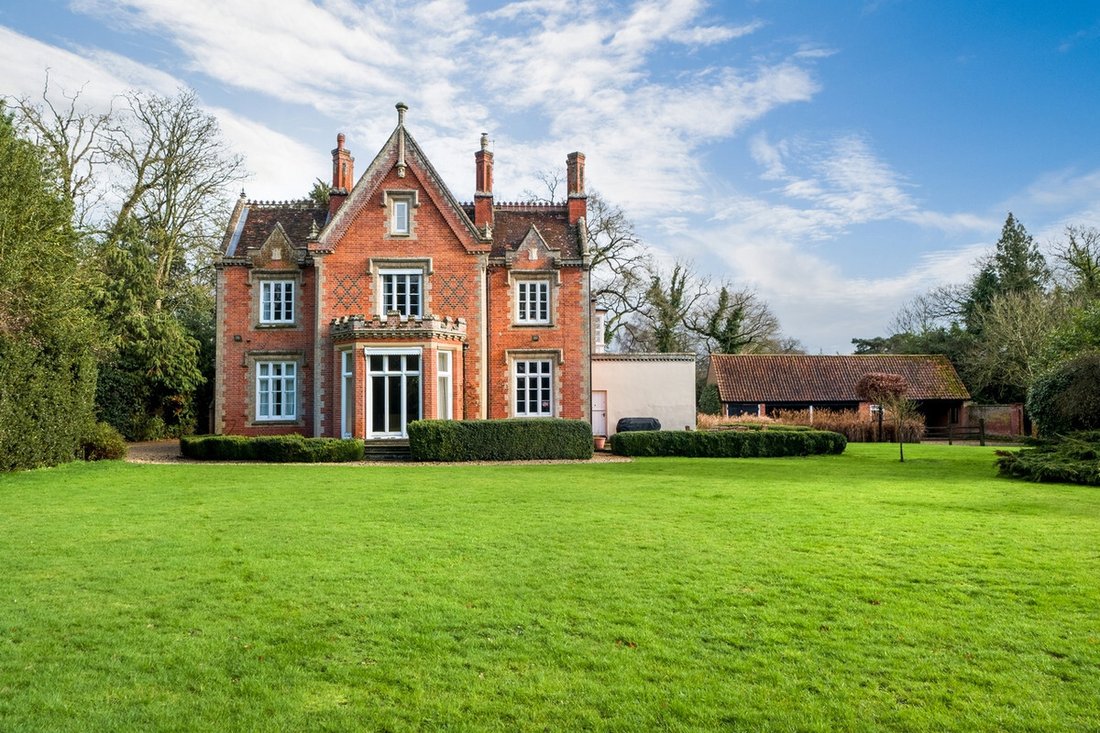 House in Bressingham, England 1 - 18545678