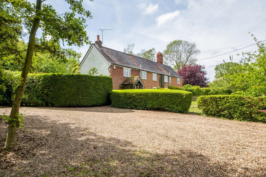 House in Suffolk, England 2 - 18545809