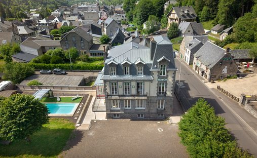 Casa a Mont-Dore, Auvergne-Rodano-Alpi, Francia 1