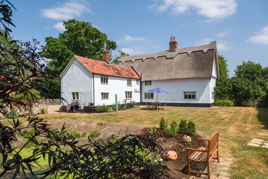 Farm Ranch in Denham, England 1 - 18545832