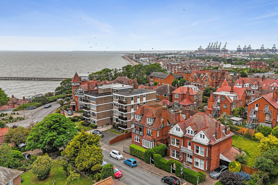 House in Felixstowe, England 2 - 18545739