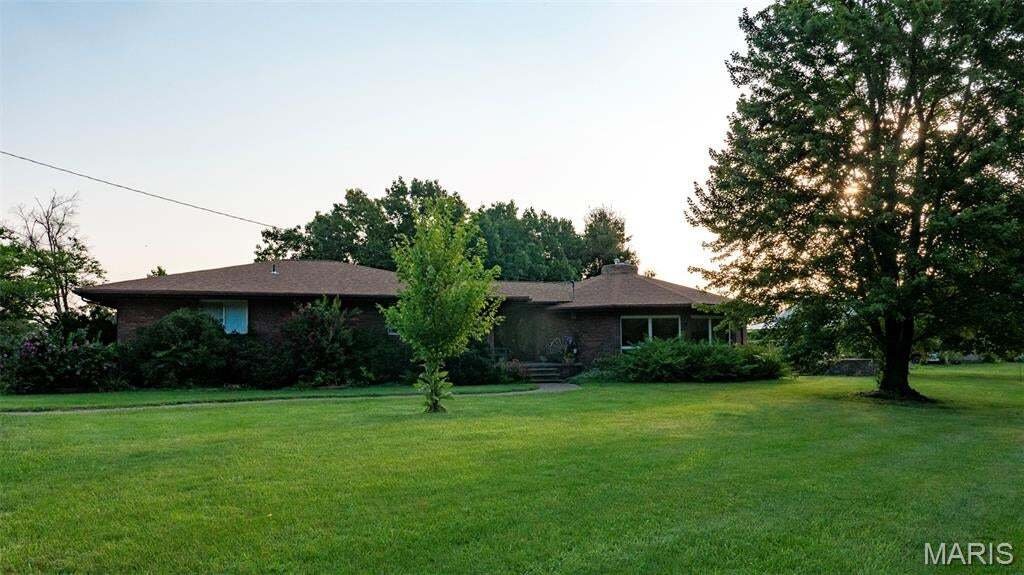 House in Godfrey, Illinois, United States 4 - 18545070