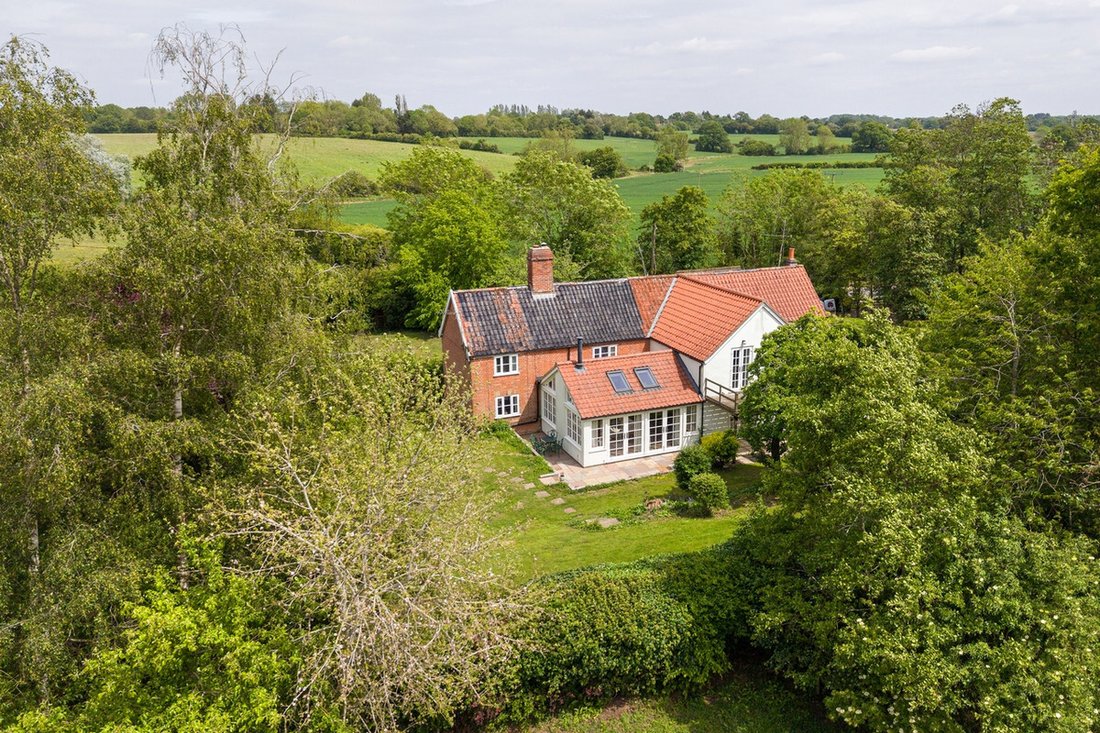 House in Suffolk, England 1 - 18545809