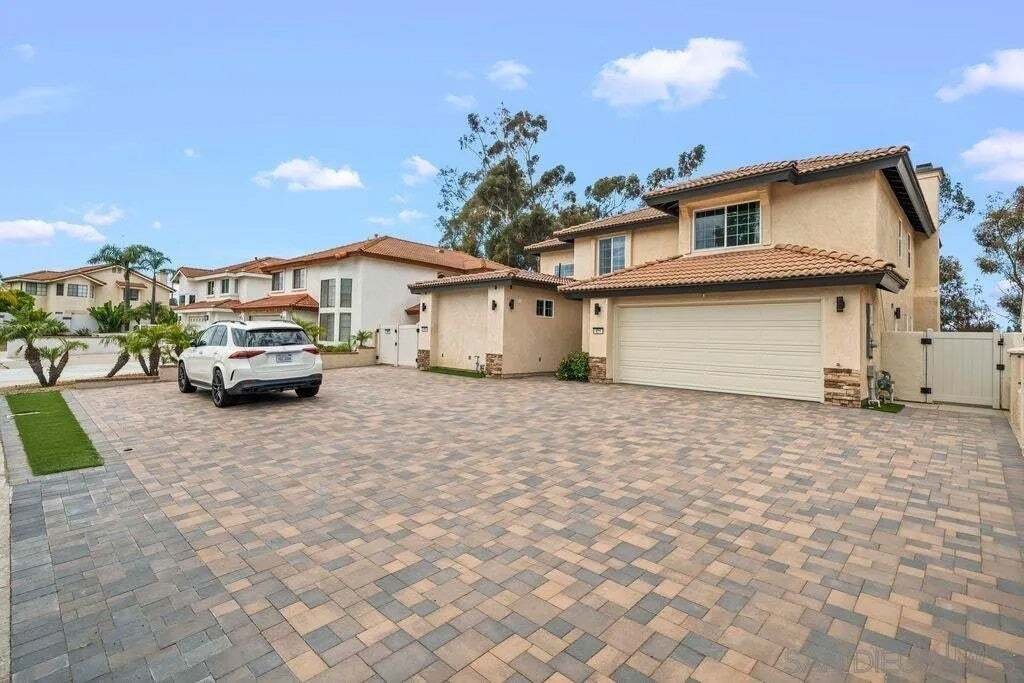 Chula Vista, California, United States 2 - 18546012