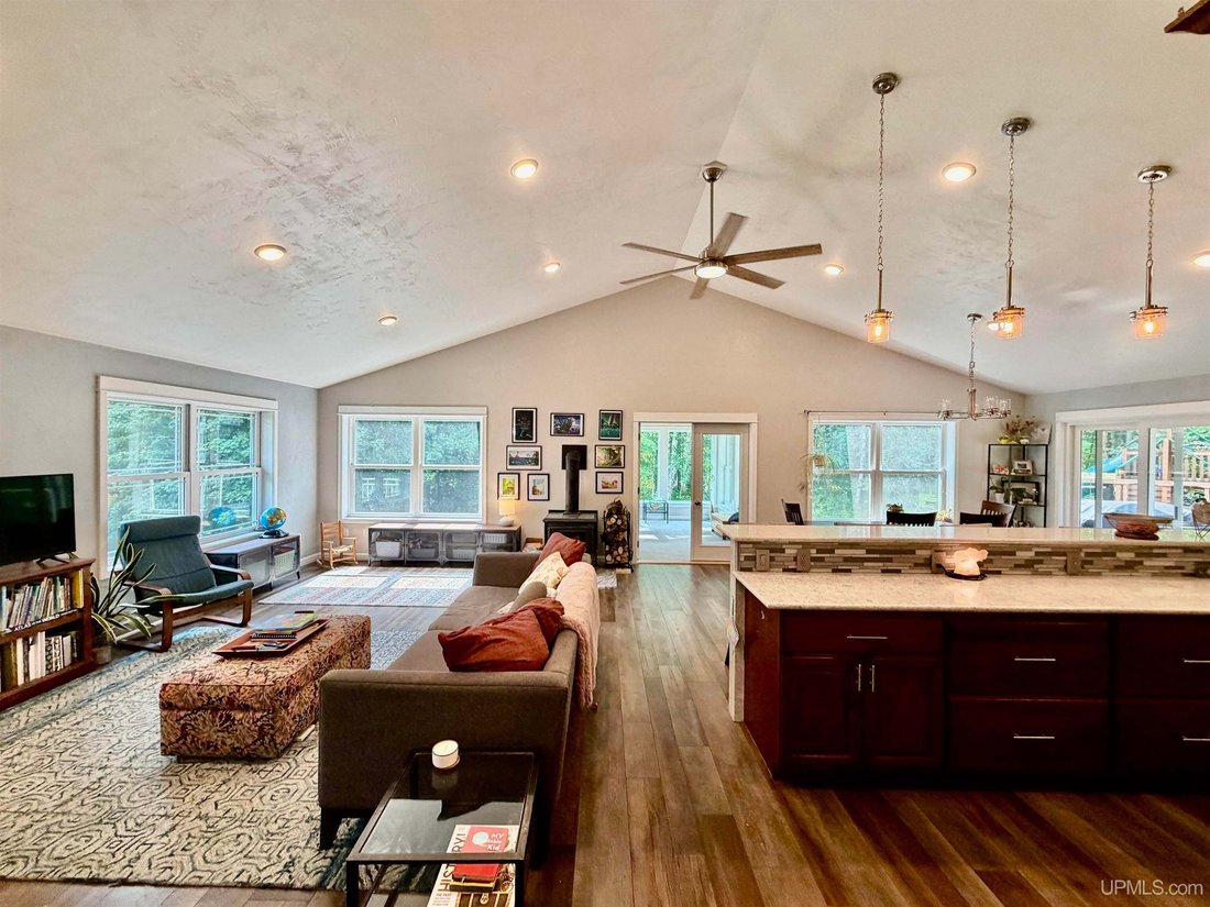 House in Gwinn, Michigan, United States 4 - 18545506