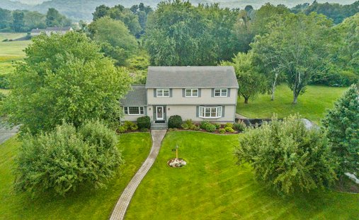 House in Simsbury, Connecticut, United States 1