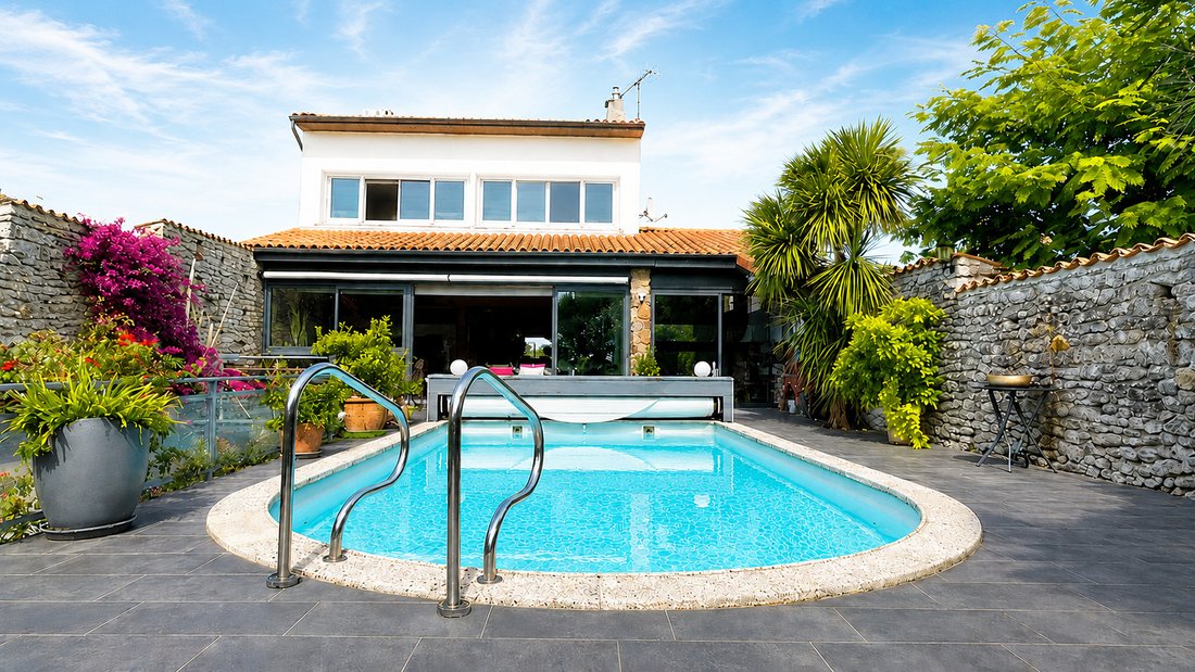 House in Vaux-sur-Mer, Nouvelle-Aquitaine, France 1 - 16279403