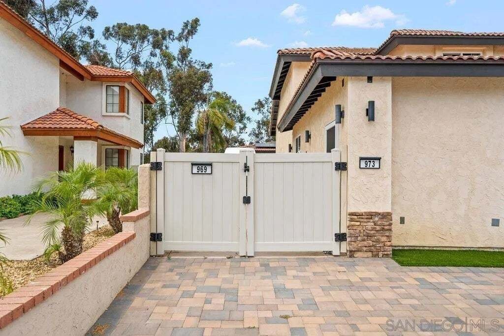 Chula Vista, California, United States 4 - 18546012