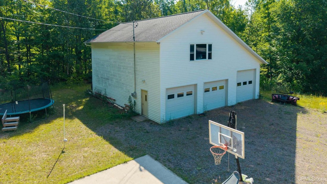 House in Gwinn, Michigan, United States 3 - 18545506