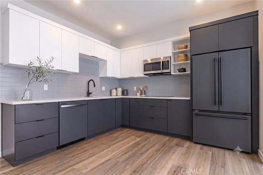 Los Angeles, California, United States 5 - 18545954