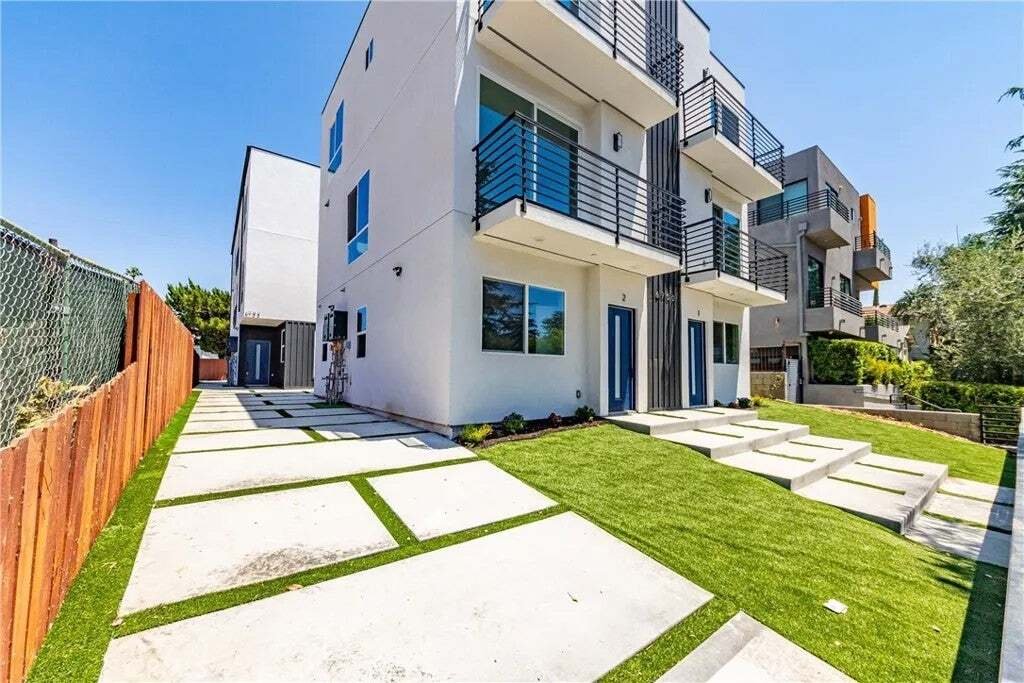 Los Angeles, California, United States 2 - 18545954