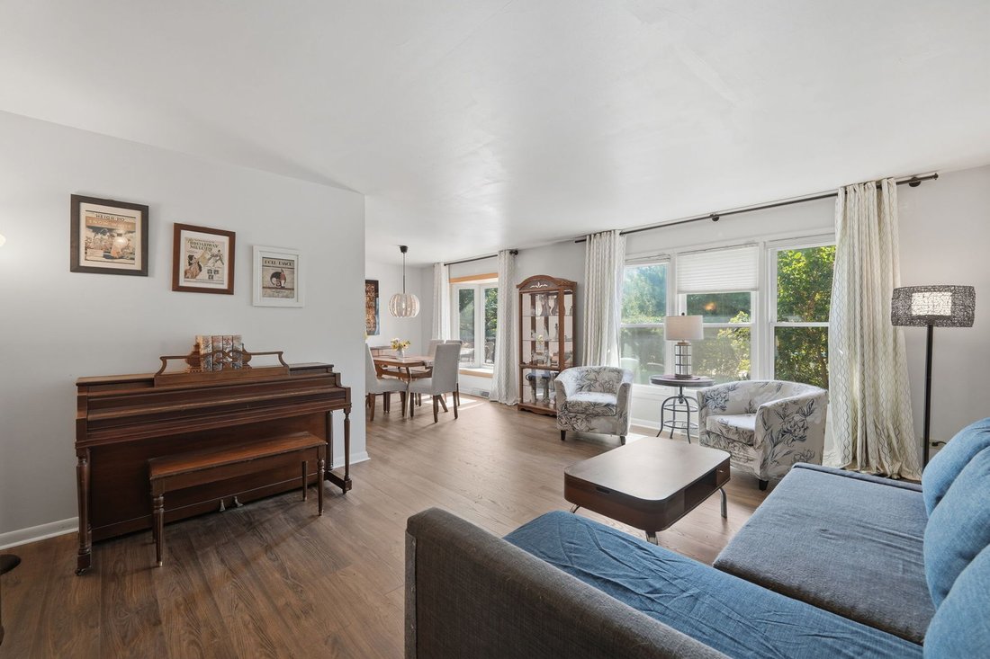 House in Elk Grove Village, Illinois, United States 4 - 18545849