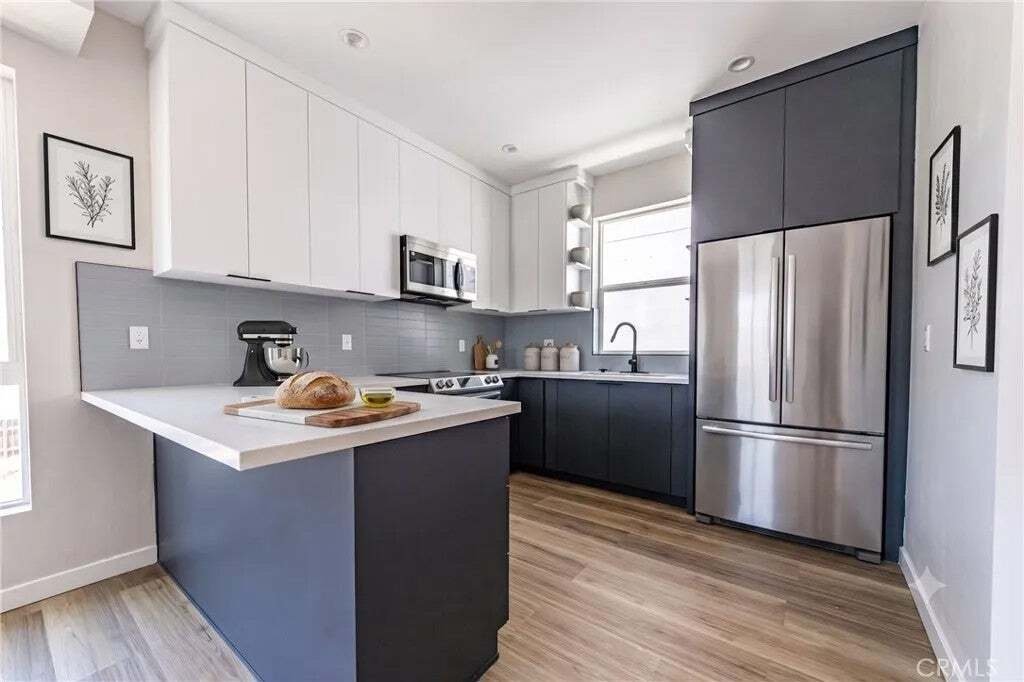 Los Angeles, California, United States 4 - 18545954