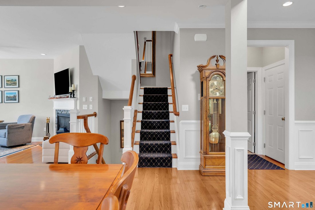 Condo in Shelton, Connecticut, United States 5 - 18545527